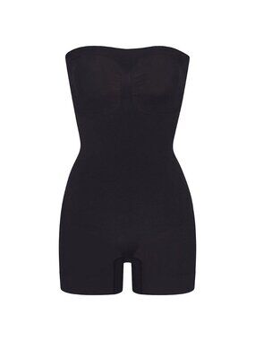 SKIMS Seamless Sculpt Strapless Shortie Bodysuit in Black. - Size M